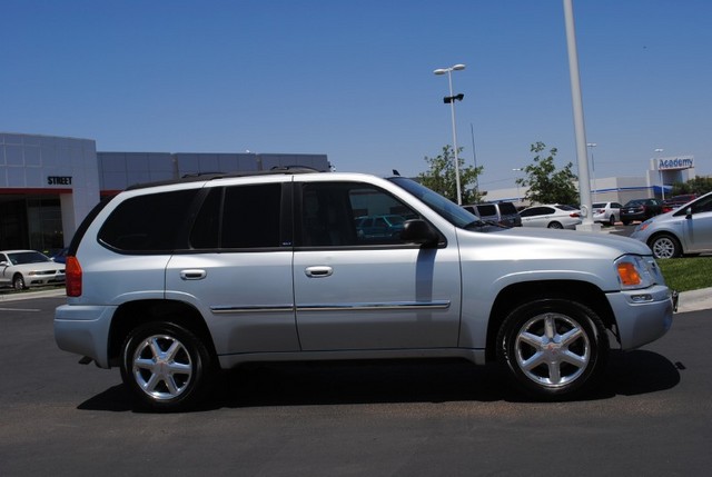 GMC Envoy 2008 photo 2