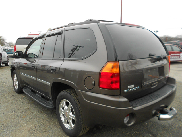 GMC Envoy 2008 photo 2