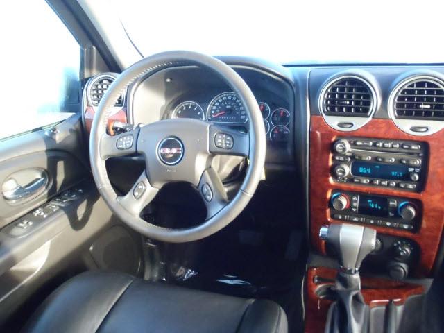 GMC Envoy 2008 photo 2