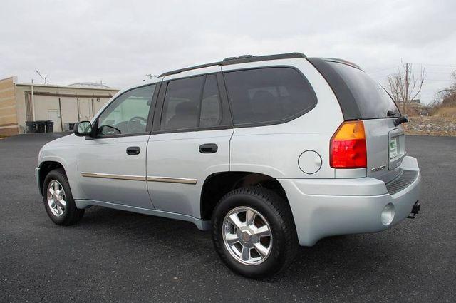 GMC Envoy 2008 photo 2