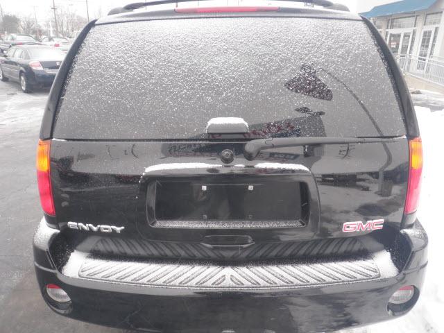 GMC Envoy 2008 photo 2