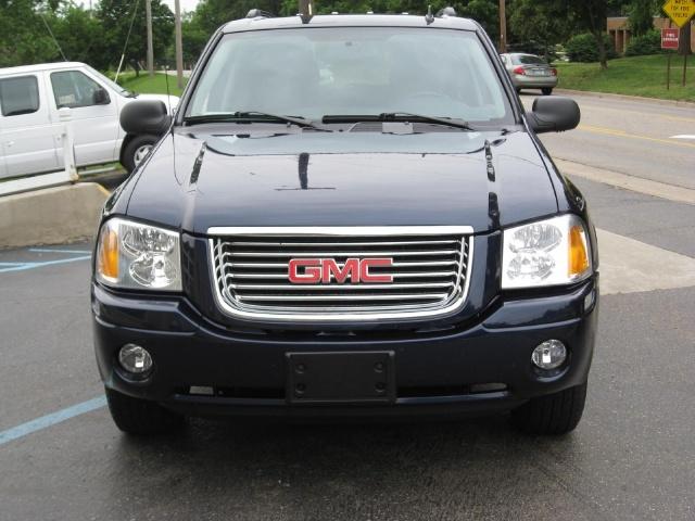 GMC Envoy 2008 photo 2