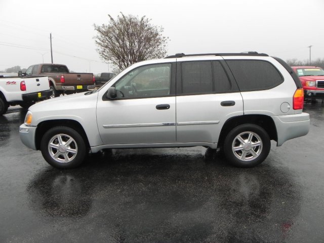 GMC Envoy 2008 photo 2