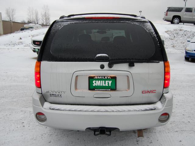 GMC Envoy 2008 photo 2