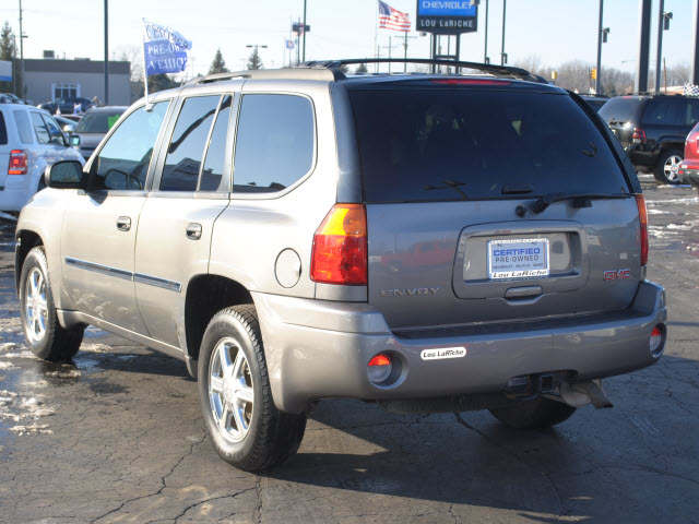 GMC Envoy 2008 photo 2