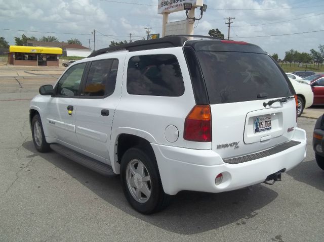 GMC Envoy XL 2003 photo 2