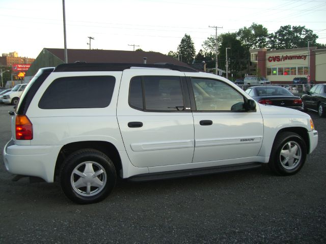 GMC Envoy XL 2003 photo 2