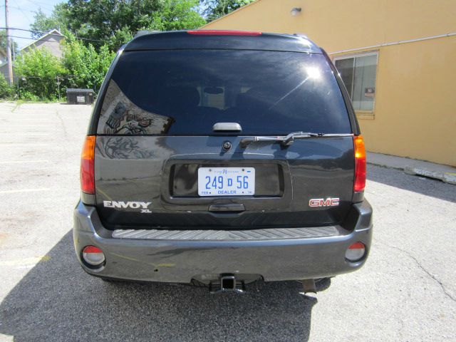 GMC Envoy XL 2003 photo 2