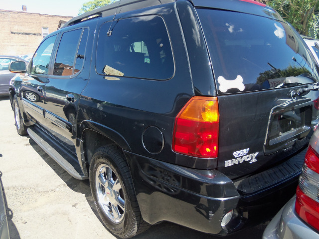 GMC Envoy XL 2003 photo 2