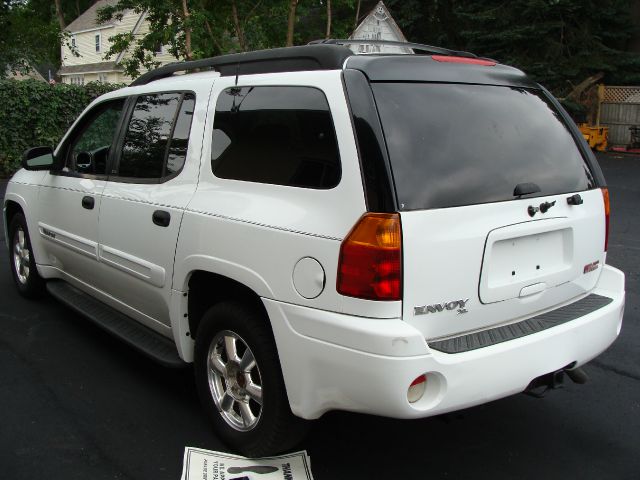 GMC Envoy XL 2003 photo 2