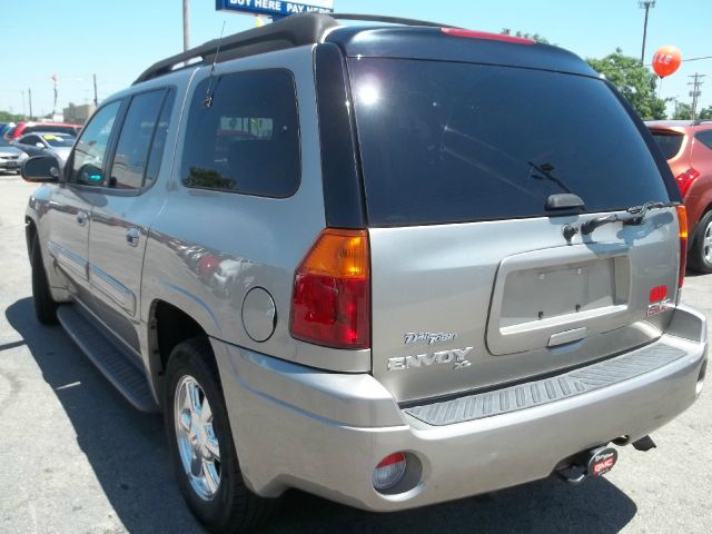 GMC Envoy XL 2003 photo 2