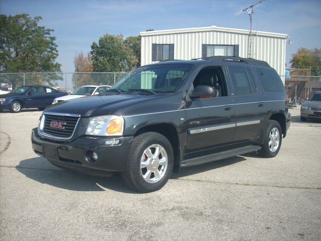 GMC Envoy XL 2003 photo 2