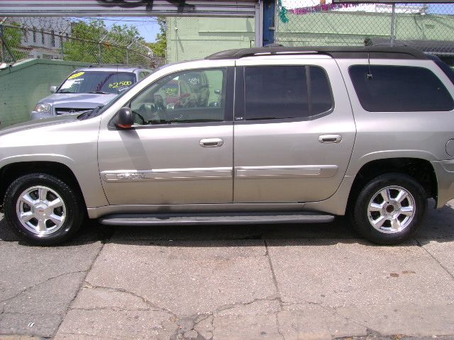 GMC Envoy XL 2003 photo 2