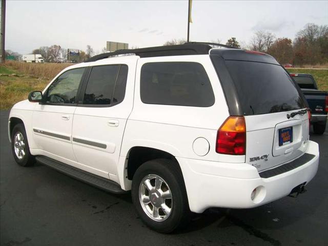 GMC Envoy XL 2004 photo 2