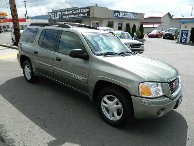 GMC Envoy XL 2004 photo 2