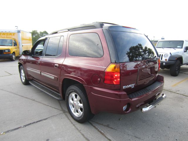 GMC Envoy XL 2004 photo 2