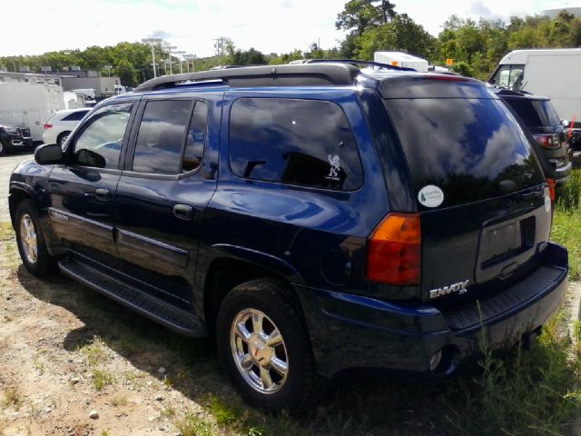 GMC Envoy XL 2004 photo 2