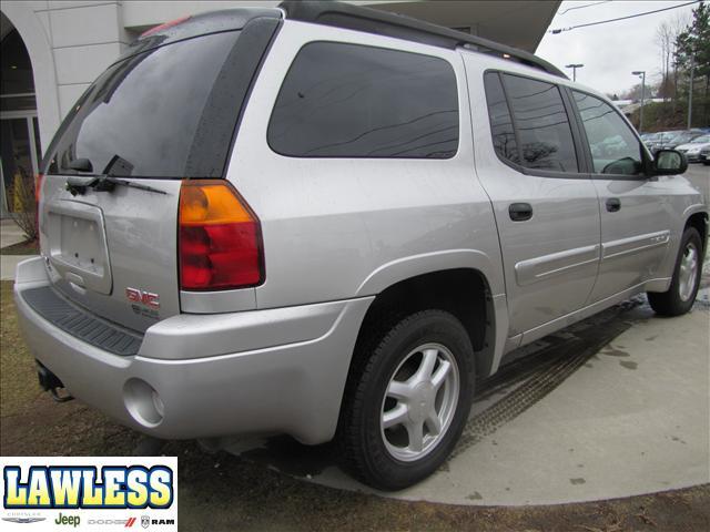 GMC Envoy XL 2004 photo 2