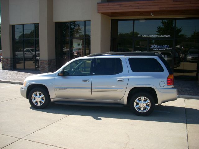 GMC Envoy XL 2004 photo 2