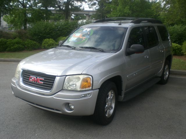 GMC Envoy XL 2004 photo 2