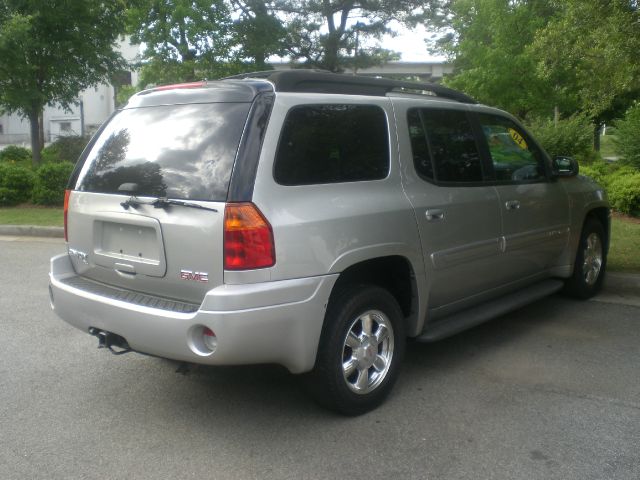 GMC Envoy XL 2004 photo 3