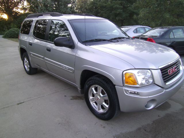 GMC Envoy XL 2004 photo 2