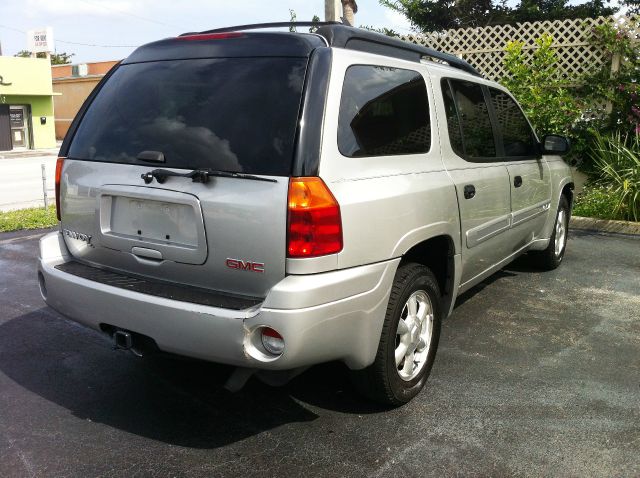 GMC Envoy XL 2005 photo 2