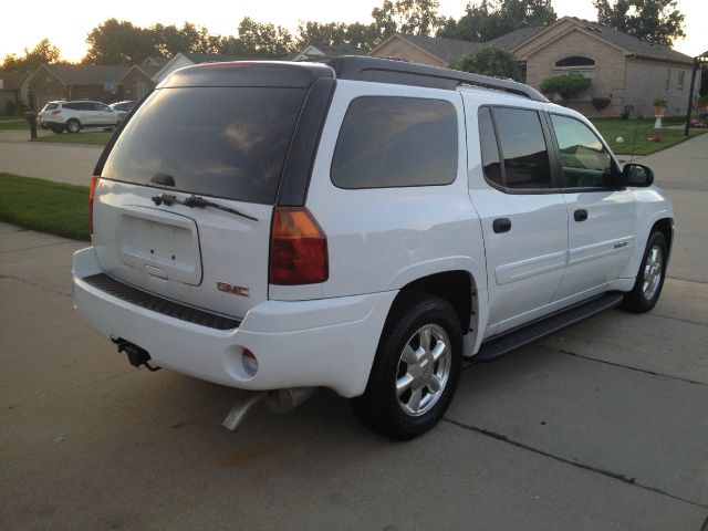 GMC Envoy XL 2005 photo 2