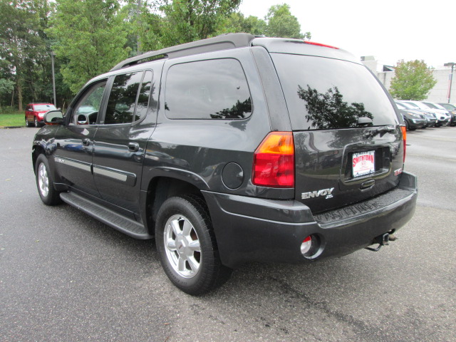 GMC Envoy XL 2005 photo 2