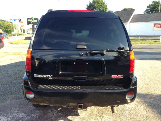 GMC Envoy XL 2005 photo 1