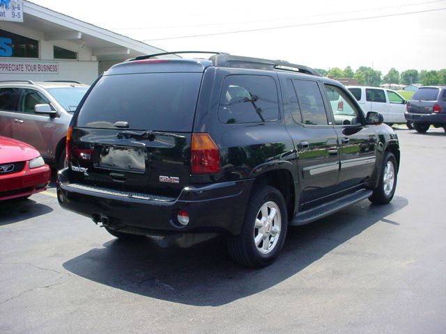 GMC Envoy XL 2005 photo 2