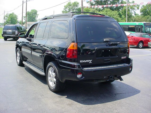 GMC Envoy XL 2005 photo 3