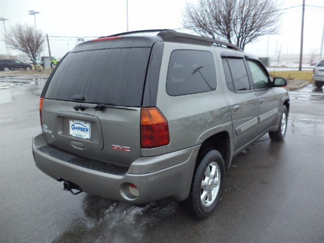 GMC Envoy XL 2005 photo 2