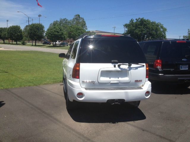 GMC Envoy XL 2005 photo 2