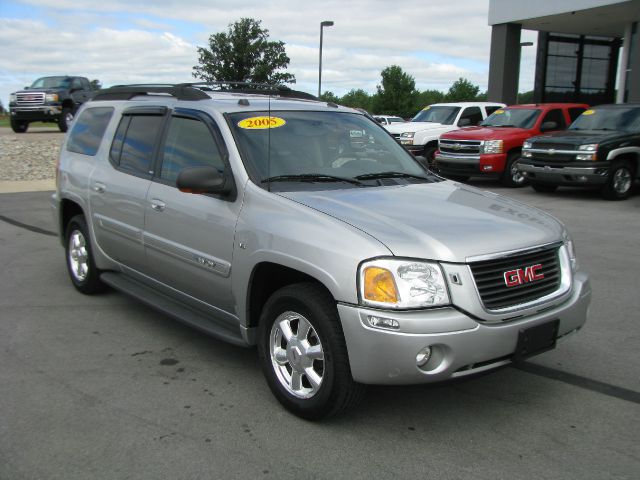 GMC Envoy XL 2005 photo 2