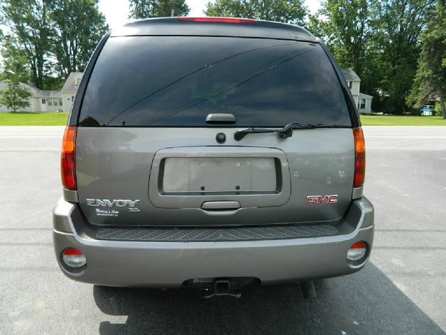 GMC Envoy XL 2005 photo 1