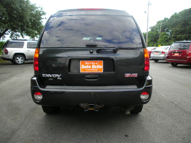 GMC Envoy XL 2005 photo 2