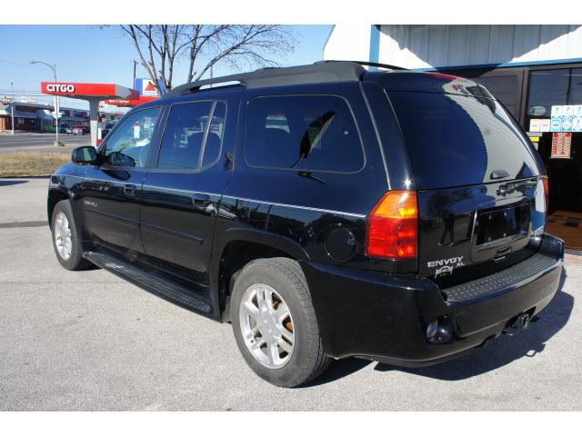 GMC Envoy XL 2006 photo 2