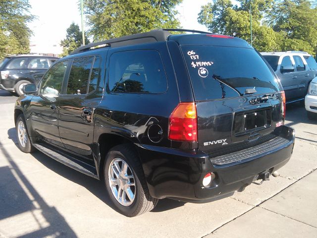 GMC Envoy XL 2006 photo 2