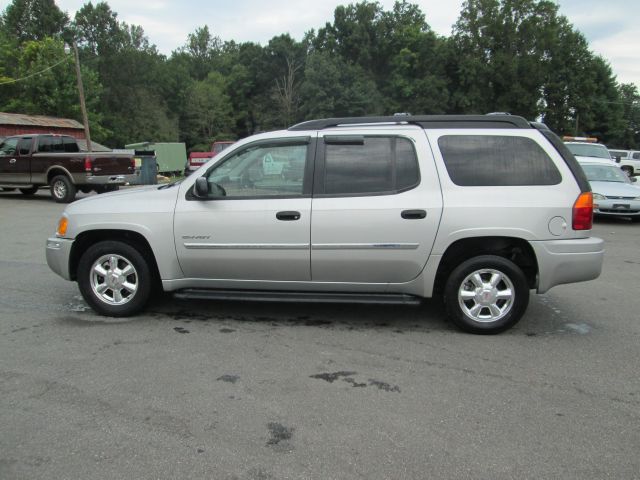 GMC Envoy XL 2006 photo 2