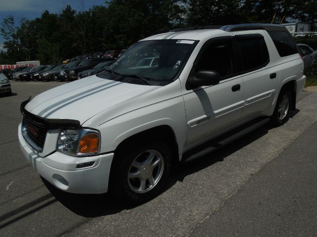 GMC Envoy XUV 2004 photo 3