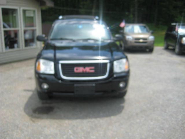 GMC Envoy XUV 2004 photo 2