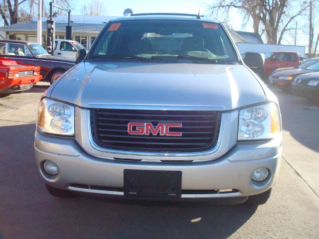 GMC Envoy XUV 2004 photo 2