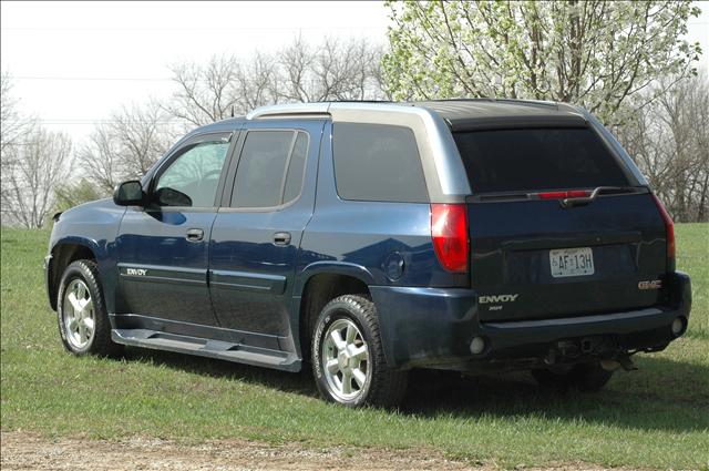 GMC Envoy XUV 2004 photo 3