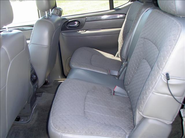 GMC Envoy XUV 2004 photo 1