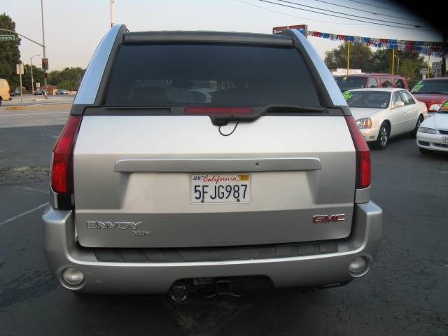 GMC Envoy XUV 2004 photo 3