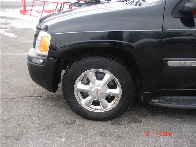 GMC Envoy XUV 2004 photo 4