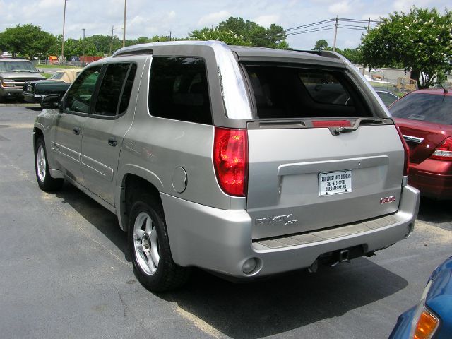 GMC Envoy XUV 2004 photo 2