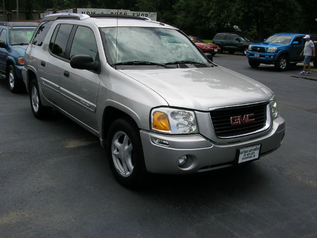 GMC Envoy XUV 2004 photo 3