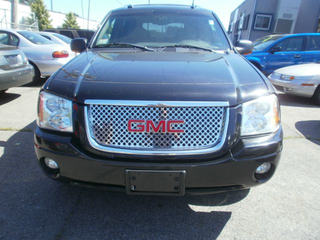 GMC Envoy XUV 2004 photo 1